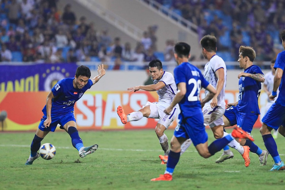 Phạm Tuấn Hải lập cú đúp, Hà Nội FC thắng ngược Wuhan Three Towns - Ảnh 2