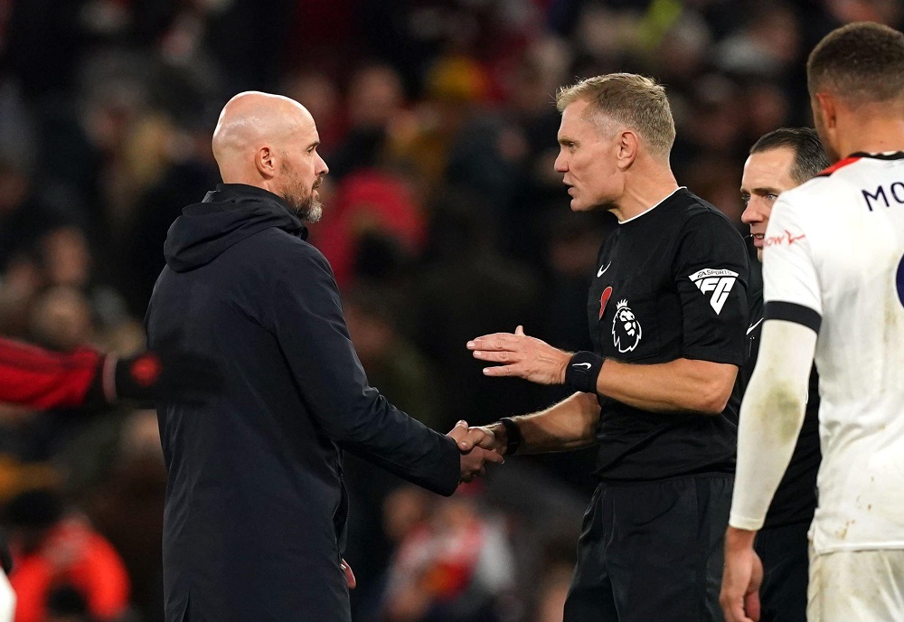 Erik ten Hag bị cấm chỉ đạo 1 trận ở Ngoại hạng Anh - Ảnh 1