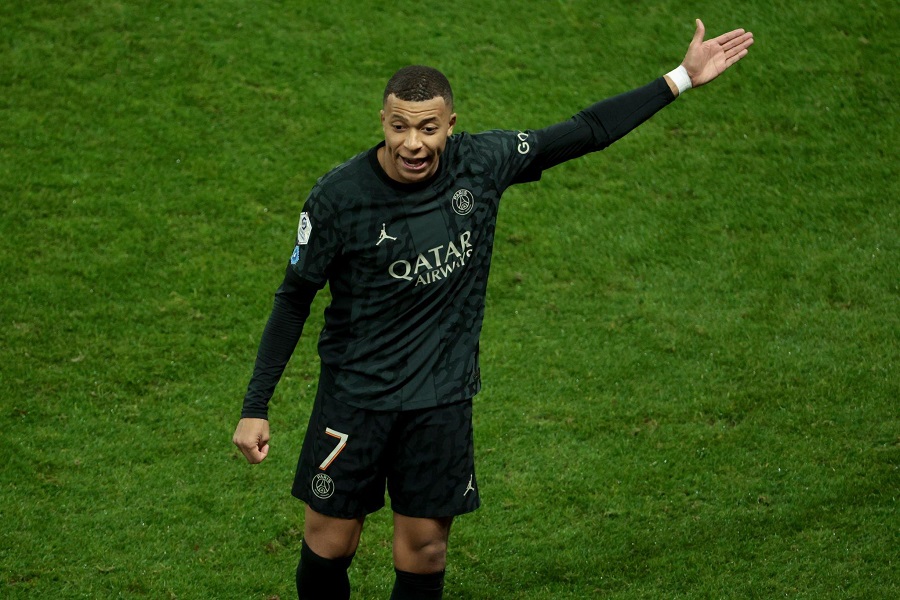 Lập hat-trick, Mbappe vẫn bị HLV PSG chỉ trích cá nhân - Ảnh 1