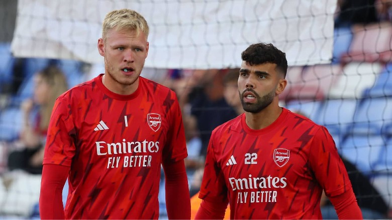 Bố Ramsdale chỉ trích Mikel Arteta vì ‘âm thầm’ trao suất bắt chính cho Raya - Ảnh 1