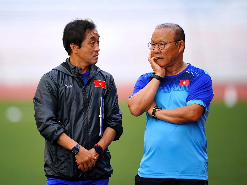 Thực hư tin HLV Park Hang-seo và trợ lý Lee Young-jin đến CLB TP.HCM - Ảnh 1