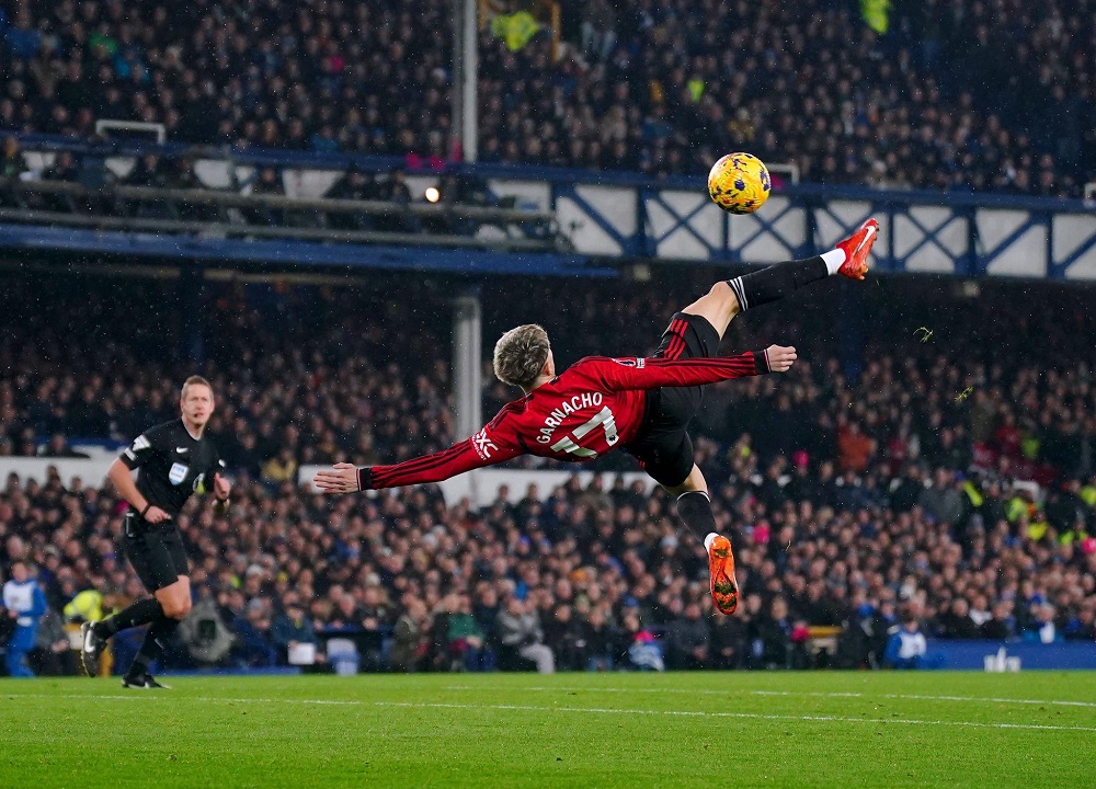 Siêu phẩm móc bóng của Garnacho đẹp hơn cả Ronaldo và Rooney? - Ảnh 1