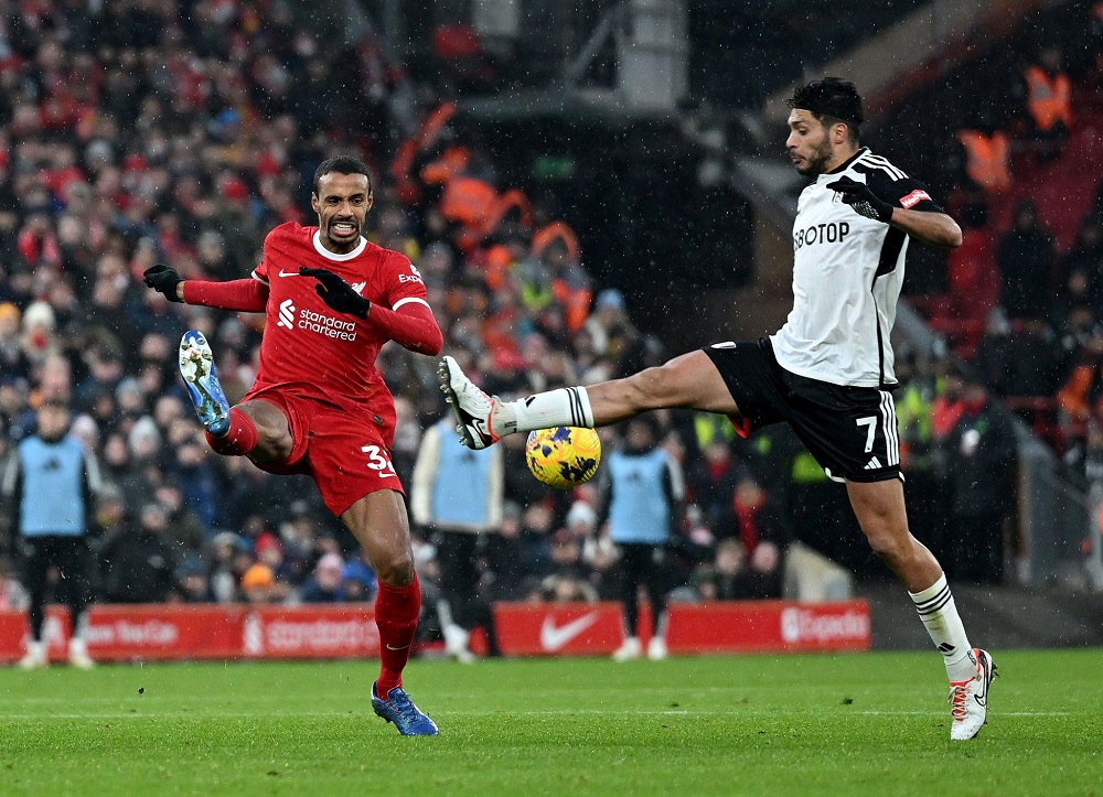 Joel Matip chấn thương nặng, Liverpool tan hoang hàng thủ - Ảnh 1
