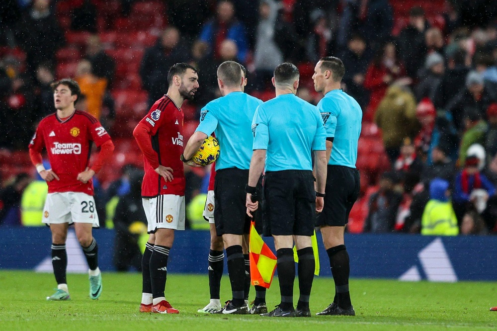 Bruno Fernandes bị treo giò trận Liverpool vì thẻ vàng vô duyên - Ảnh 1