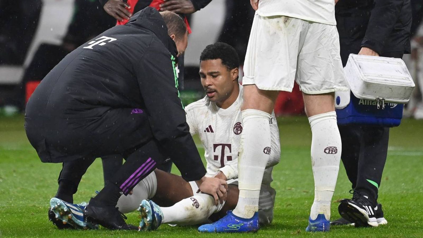 Bayern Munich tổn thất lực lượng trước thềm gặp Man United - Ảnh 1