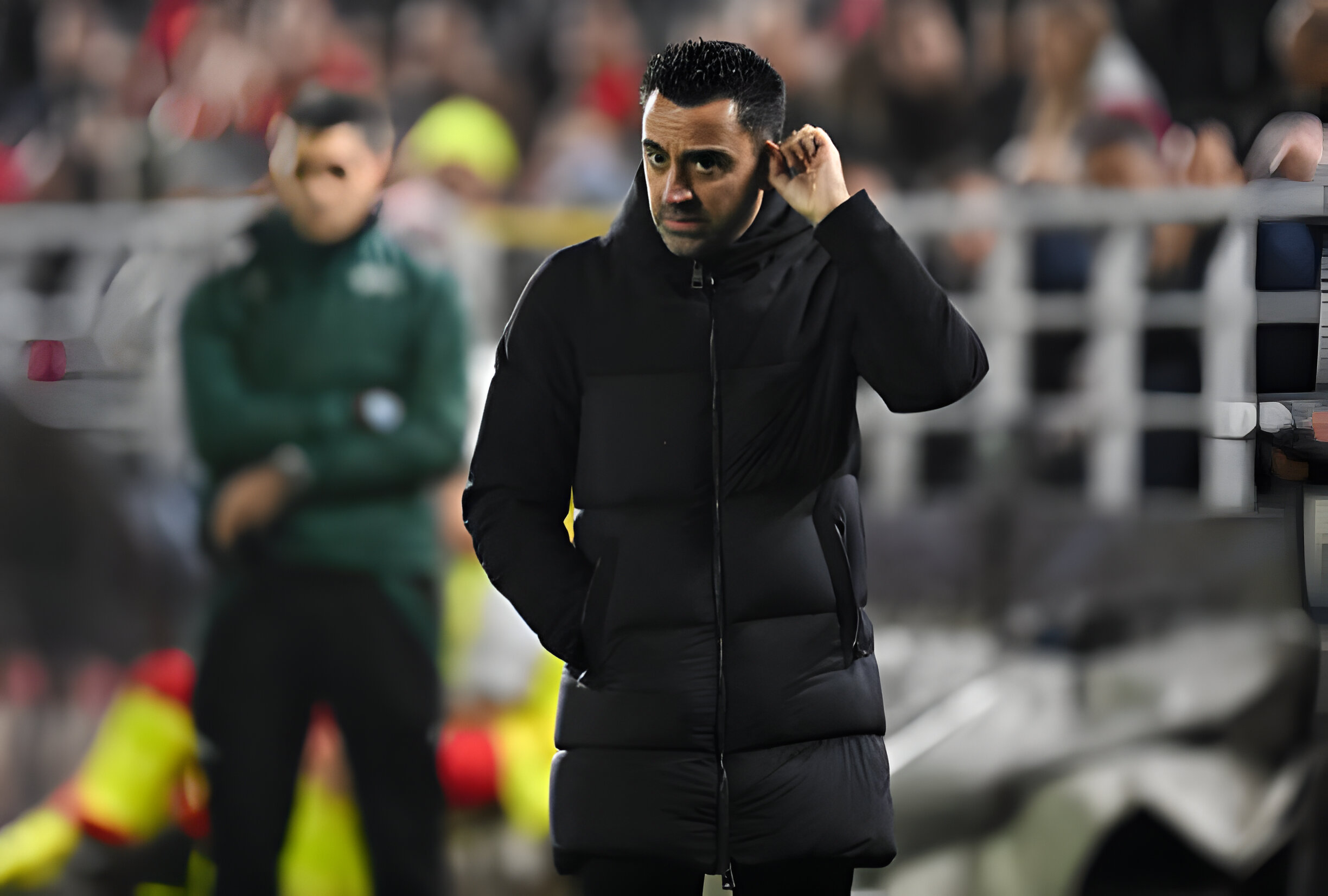 Barcelona nổi sóng ngầm, Deco quyết đuổi Xavi khỏi Camp Nou - Ảnh 1