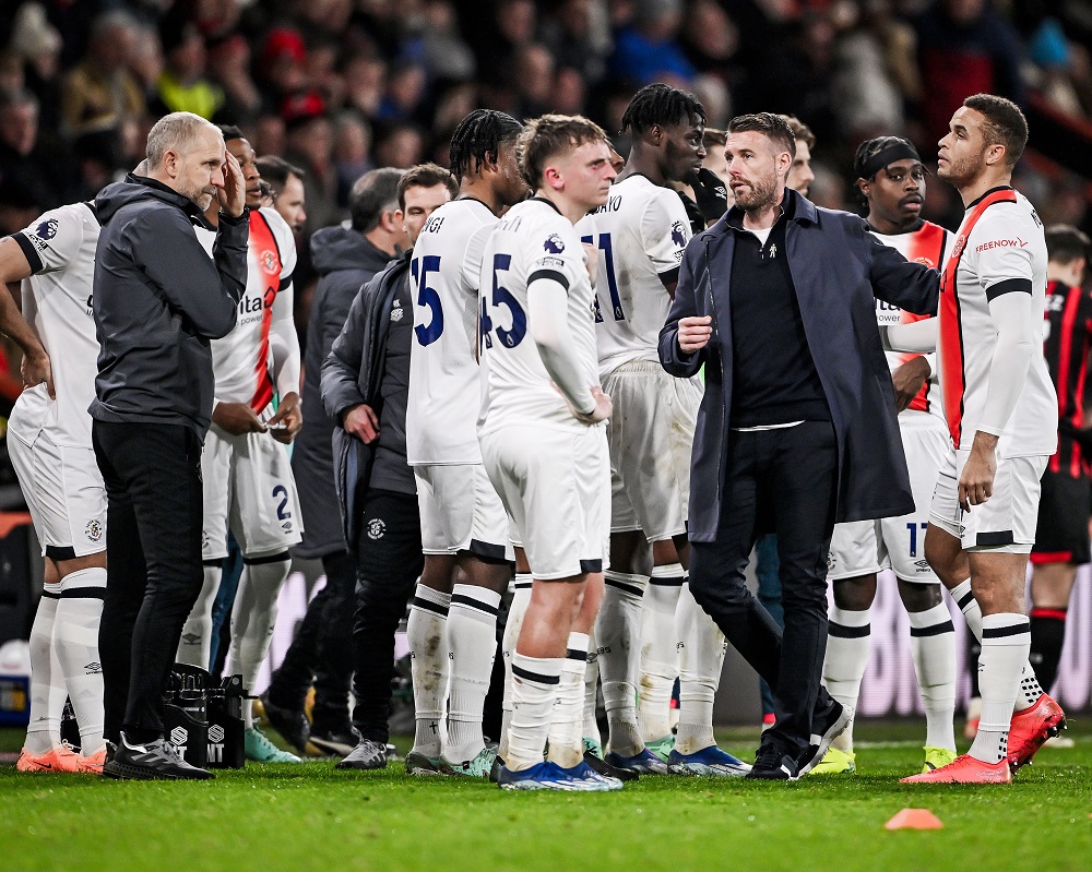 Tom Lockyer đổ gục, trận Bournemouth vs Luton bị hoãn - Ảnh 2