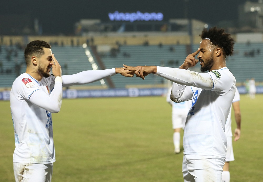 Thép Xanh Nam Định đại thắng Thể Công Viettel, độc chiếm ngôi đầu V-League - Ảnh 1