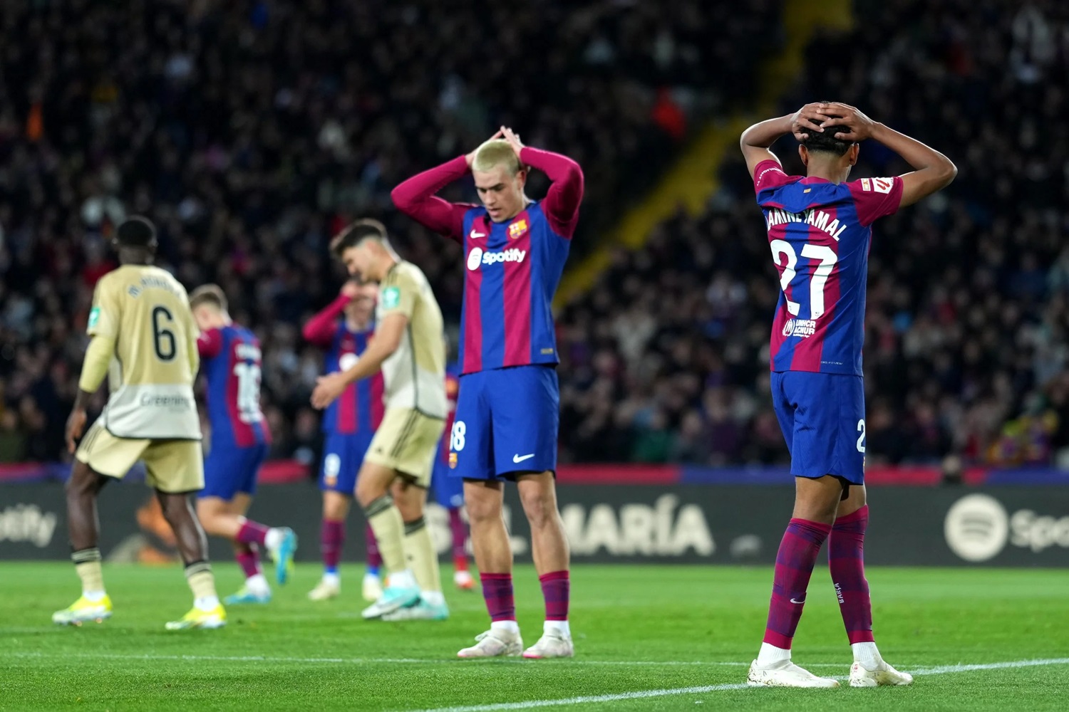 Kết quả bóng đá hôm nay 12/2: Barca hòa thất vọng đội cuối bảng - Ảnh 1