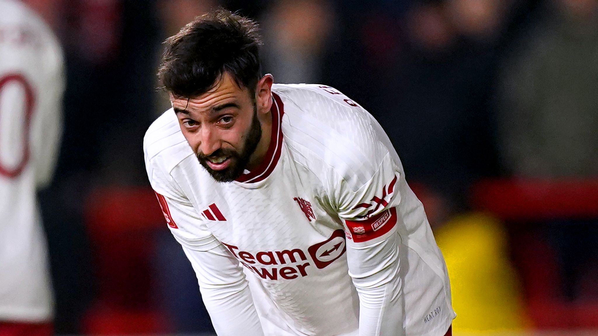 MU vắng đội trưởng Bruno Fernandes ở derby Manchester - Ảnh 2