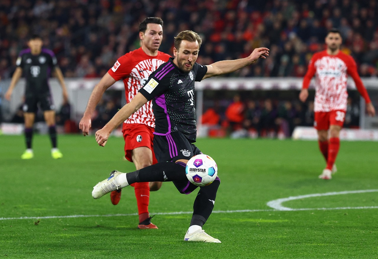 Hòa bạc nhược Freiburg, Bayern Munich 'giương cờ trắng' đầu hàng Bayer Leverkusen - Ảnh 1