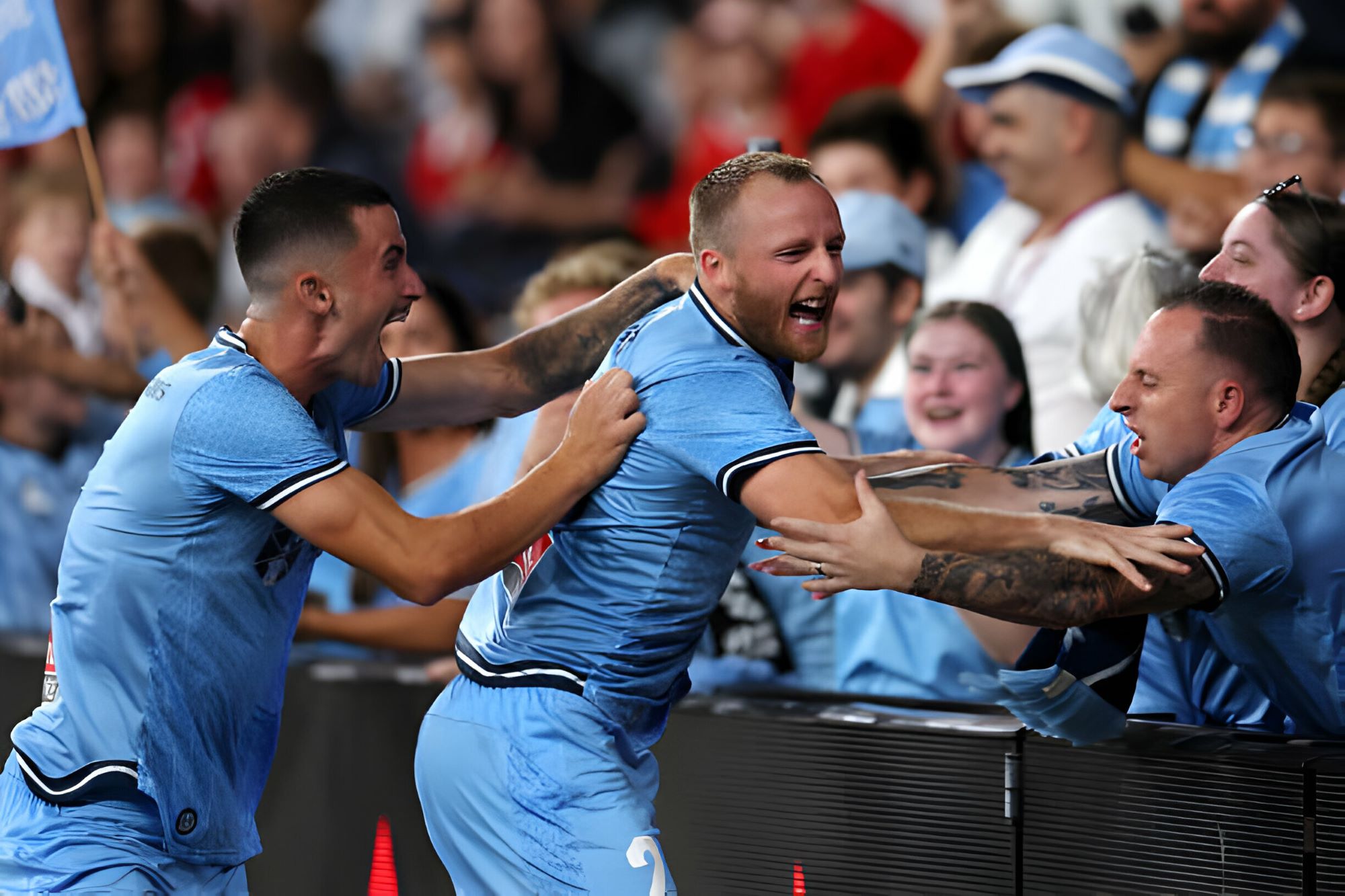 Kết quả bóng đá hôm nay tối 2/3: Sydney tiến vào top 5 - Ảnh 1