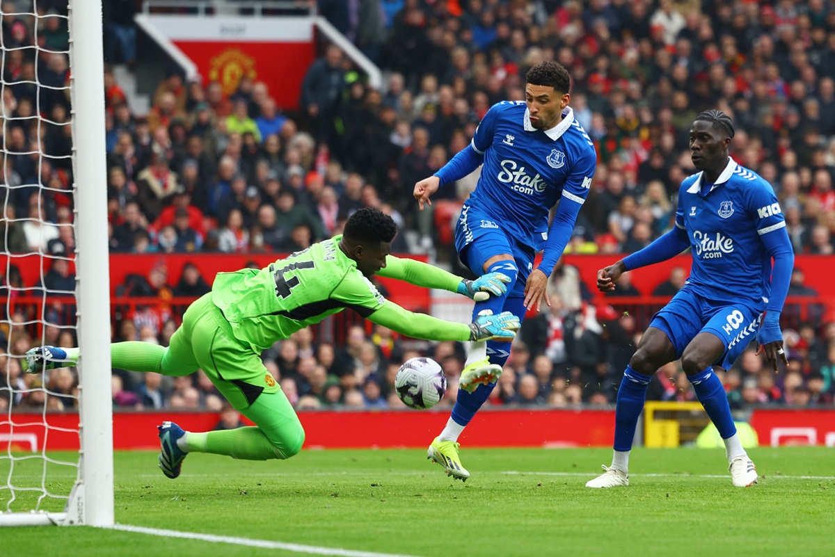 Andre Onana giữ sạch lưới nhiều hơn Alisson ở Premier League mùa này - Ảnh 1