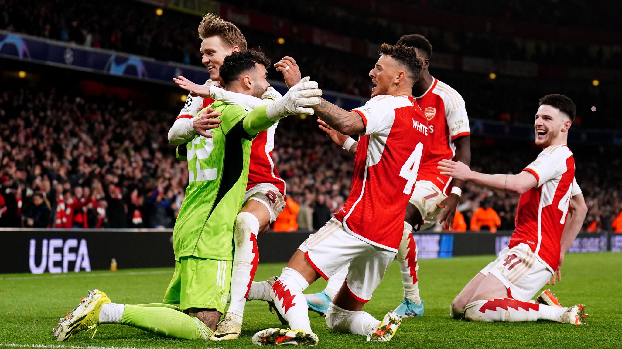 Kết quả bóng đá hôm nay 13/3: Arsenal vào tứ kết sau loạt sút penalty - Ảnh 1