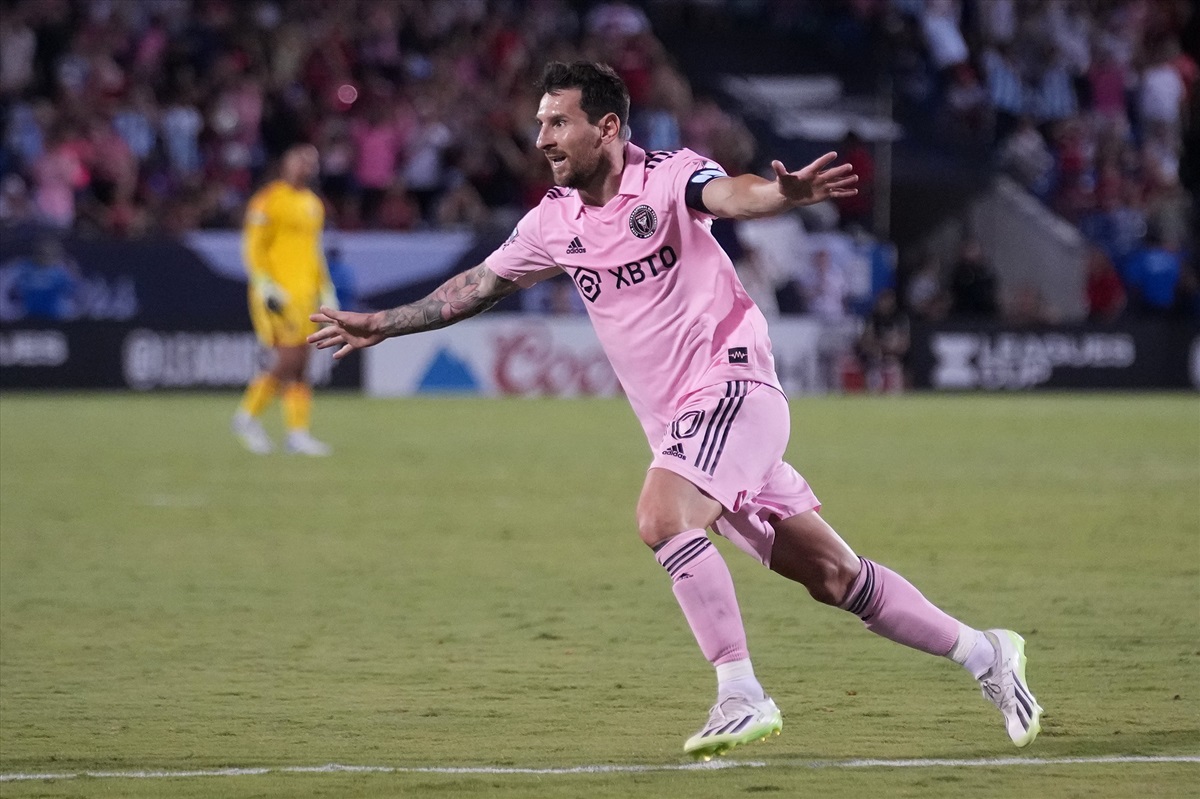 Áo đấu Messi bán chạy nhất hãng Adidas - Ảnh 1