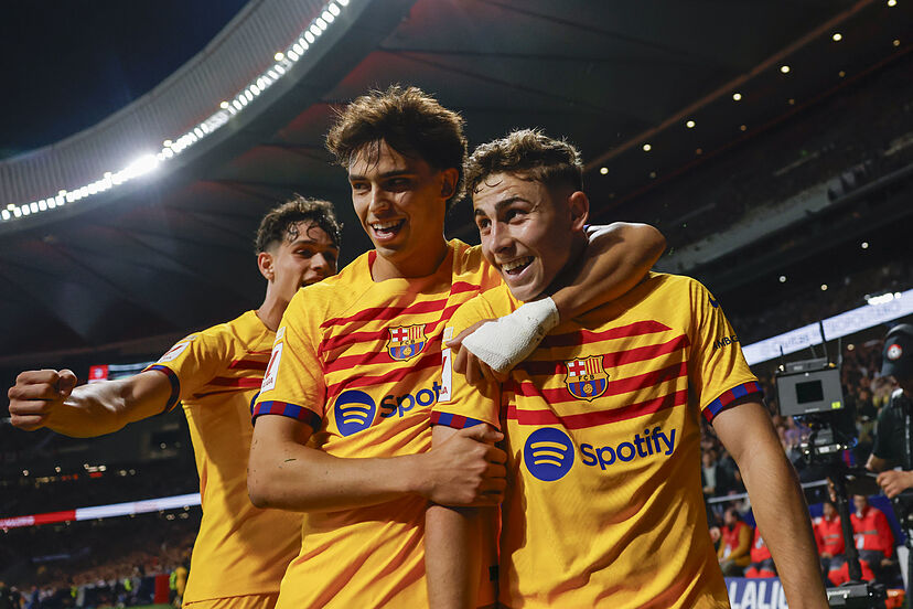 CĐV Atl Madrid đốt áo Joao Felix sau thất bại trước Barcelona - Ảnh 1