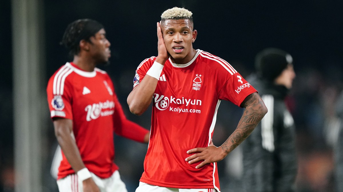 Nottingham Forest bị trừ điểm, rơi vào nhóm xuống hạng - Ảnh 1