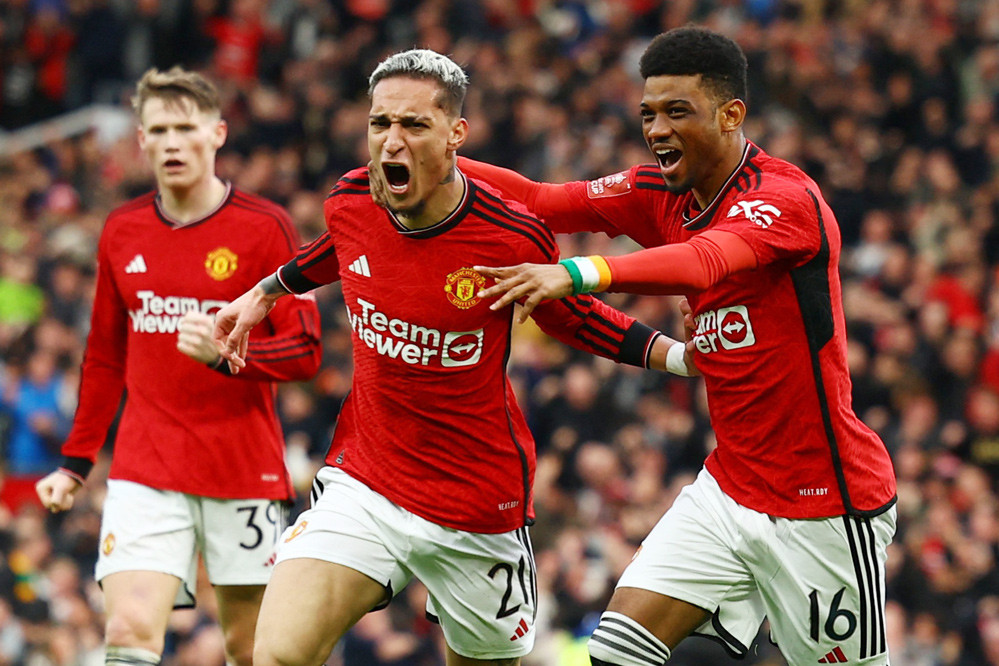 Thêm 3 cầu thủ Liverpool chấn thương sau trận thua Man United - Ảnh 1