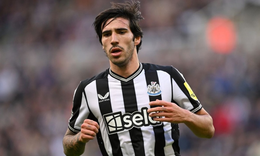 Nhận thêm 50 cáo buộc, Sandro Tonali đối mặt với lệnh cấm dài hơn  - Ảnh 1