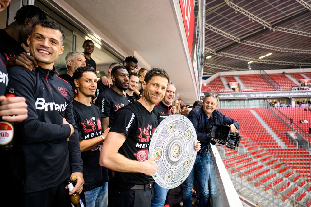Xabi Alonso được Bayer Leverkusen vinh danh theo cách không thể đặc biệt hơn - Ảnh 1