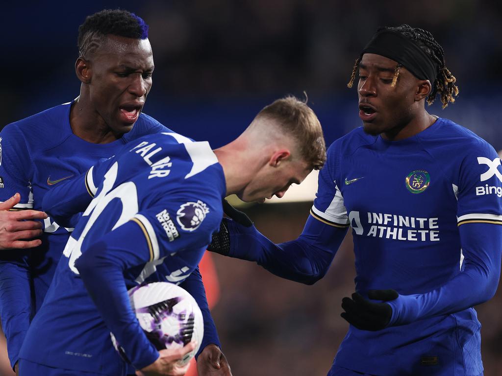 Dám tranh penalty với Palmer, 2 sao Chelsea bị Pochettino 