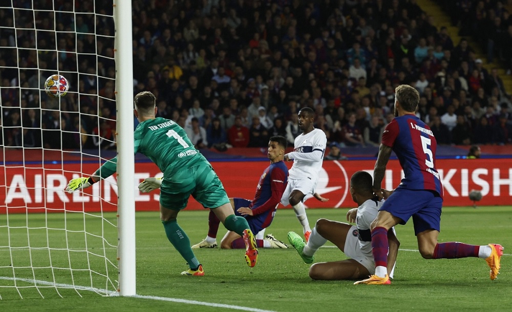 Kết quả bóng đá hôm nay 17/4: PSG đè bẹp Barca tiến vào bán kết - Ảnh 1