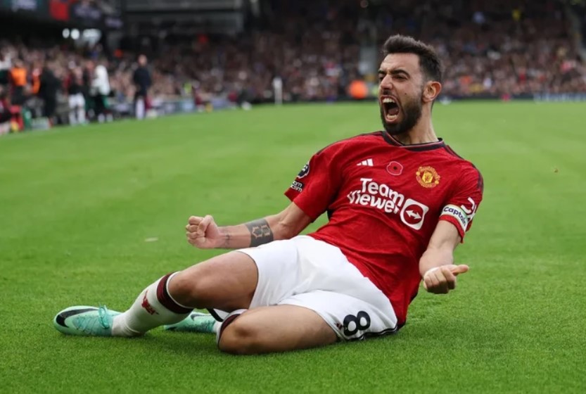 Bruno Fernandez 'gãy tay', nén đau ra sân ở trận MU gặp Sheffield United - Ảnh 1