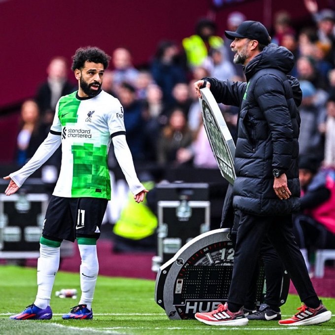 Salah cãi thẳng mặt Klopp ngay trên sân - Ảnh 2