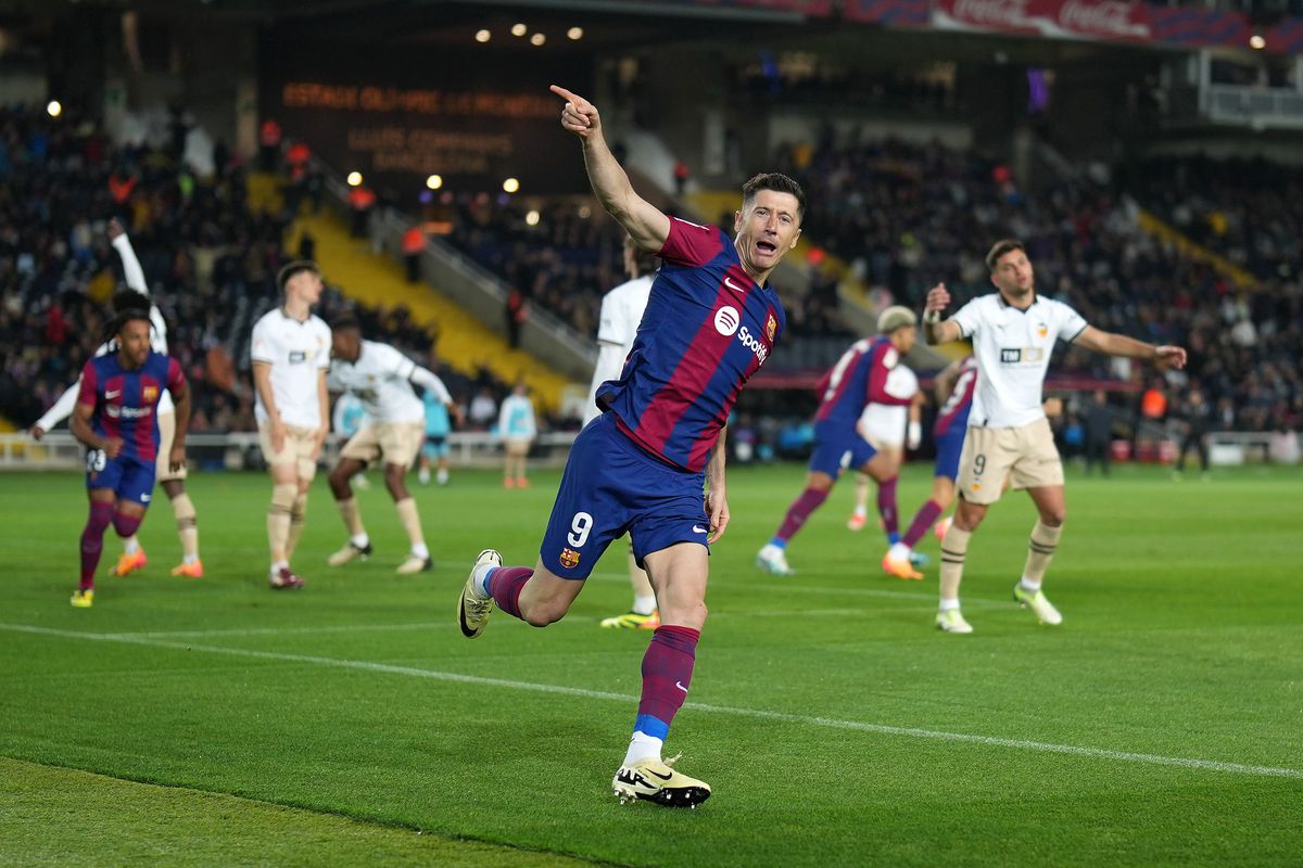 Kết quả bóng đá hôm nay 30/4: Lewandowski ghi hat-trick nhấn chìm Valencia - Ảnh 1