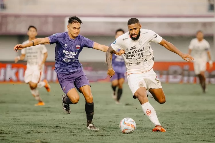 Kết quả bóng đá hôm nay tối 30/4: Persita Tangerang hủy diệt Bali United  - Ảnh 1