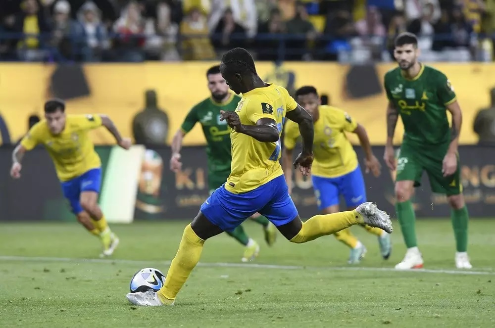 Ronaldo hết ích kỷ, nhường penalty cho Mane - Ảnh 1