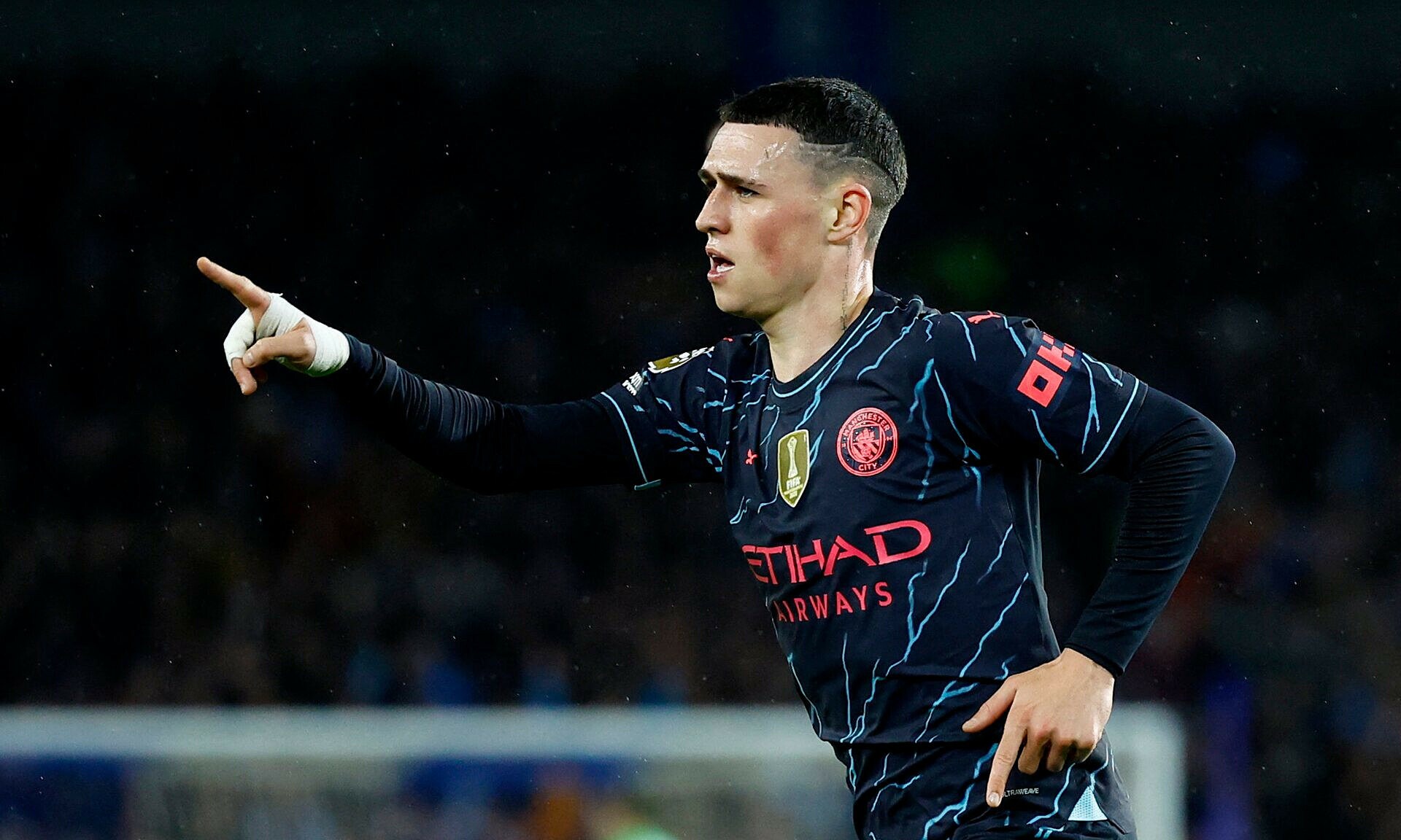Phil Foden nhận giải Cầu thủ xuất sắc nhất năm 2024 - Ảnh 1