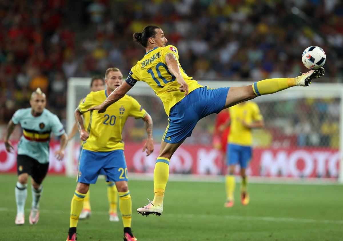 Top 10 tiền đạo xuất sắc nhất lịch sử EURO: Ronaldo và phần còn lại - Ảnh 3