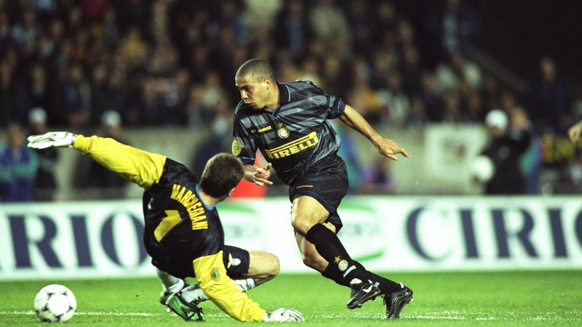 Đội hình vĩ đại nhất lịch sử Serie A: Cristiano Ronaldo, Pirlo, Zidane không có tuổi - Ảnh 14