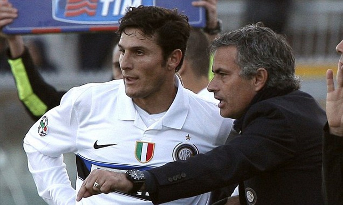 Đội hình xuất sắc nhất của Jose Mourinho: Ronaldo đá cặp Drogba - Ảnh 2