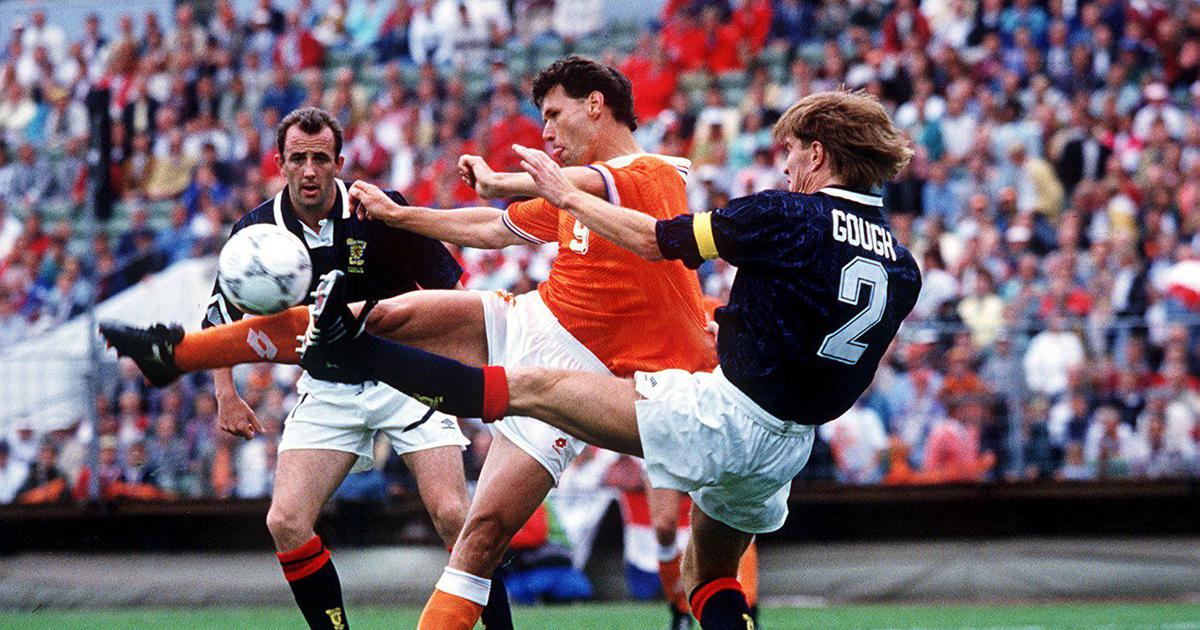 Top 10 cầu thủ xuất sắc nhất qua các kỳ Euro: Xavi, Zidane, Schmeichel,... - Ảnh 8