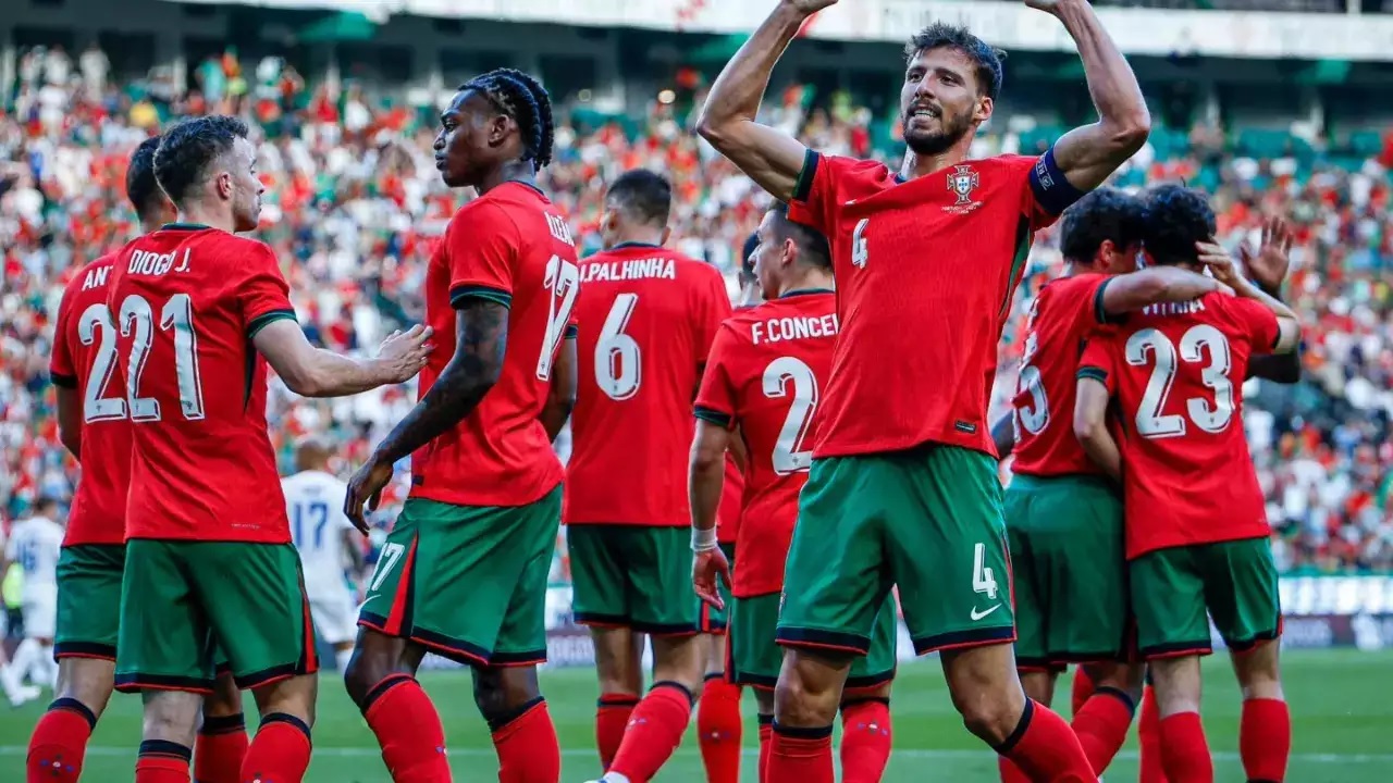 Kết quả bóng đá hôm nay 12/6: Ronaldo nổ súng nhấn nhìm CH Ailen - Ảnh 1