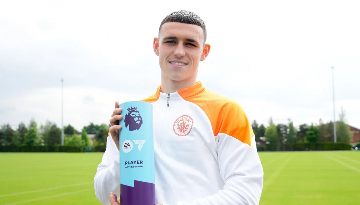 Phil Foden đi 