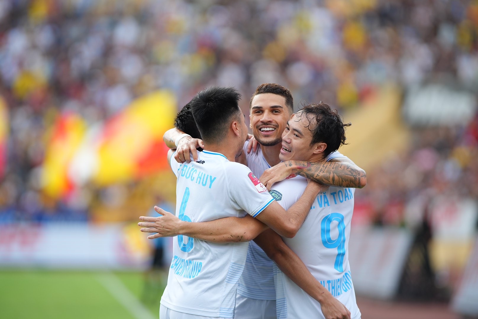 Kết quả bóng đá hôm nay tối 25/6: Nam Định lên ngôi vô địch V.League  - Ảnh 1