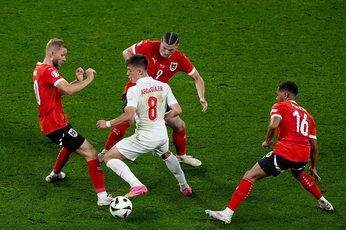 Guler sánh ngang Ronaldo và Rooney - Ảnh 1