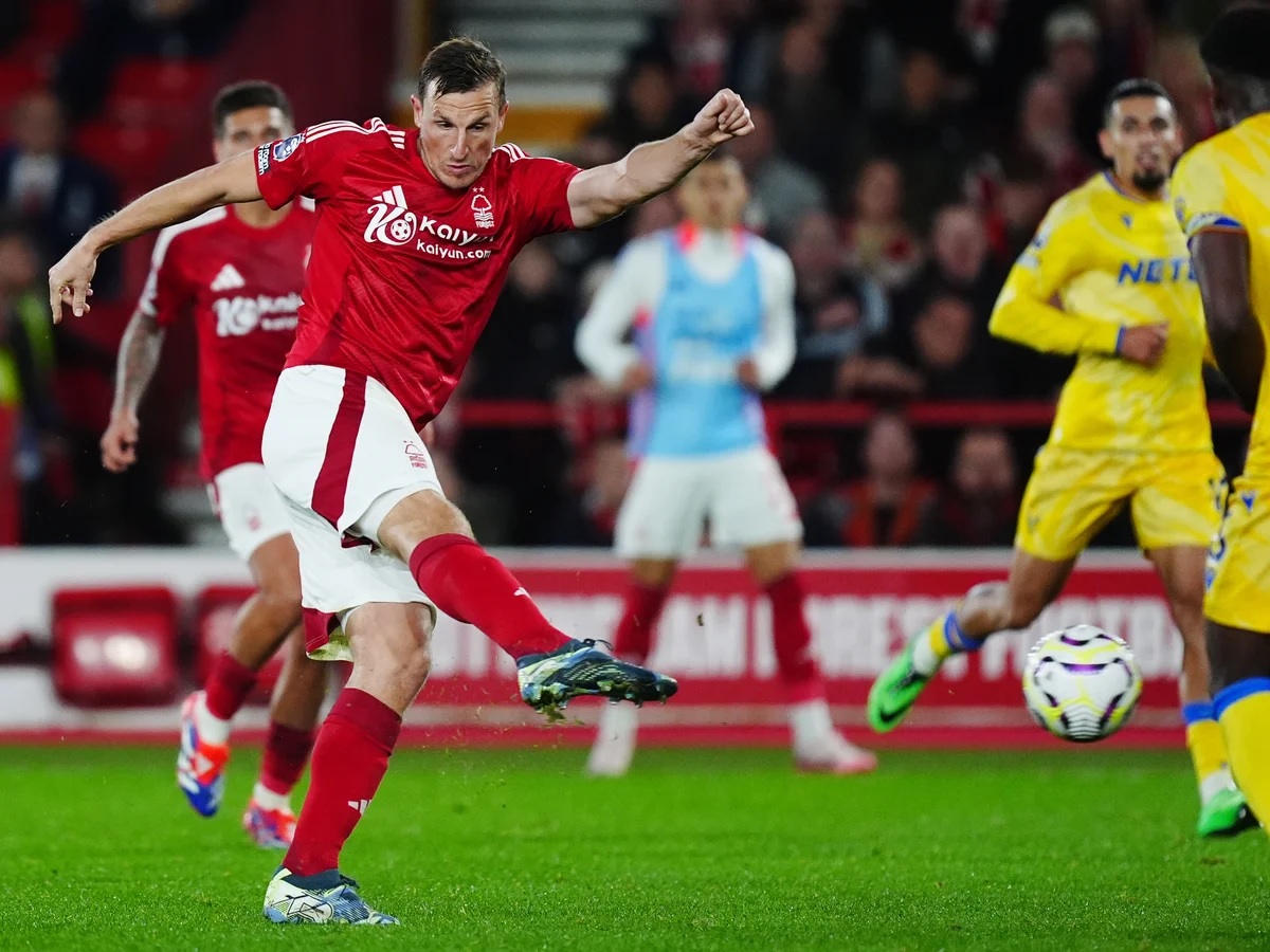Kết quả bóng đá hôm nay 22/10: Nottingham Forest vượt ải Crystal Palace - Ảnh 1