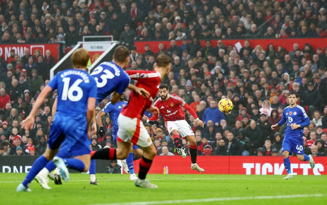 Fernandes rực sáng trong trận đấu thứ 250, Van Nistelrooy chia tay đầy ngạo nghễ - Ảnh 1