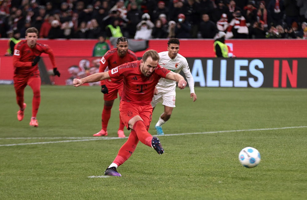 Kết quả bóng đá hôm nay 23/11: Bayern Munich hủy diệt Augsburg  - Ảnh 1