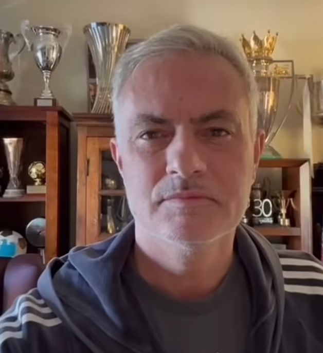 Mourinho lần đầu lên tiếng về việc lên bàn mổ ở tuổi 61 - Ảnh 2
