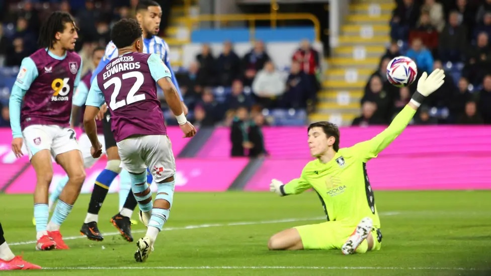 Kết quả bóng đá hôm nay 22/2: Burnley hủy diệt Sheffield Wednesday - Ảnh 1