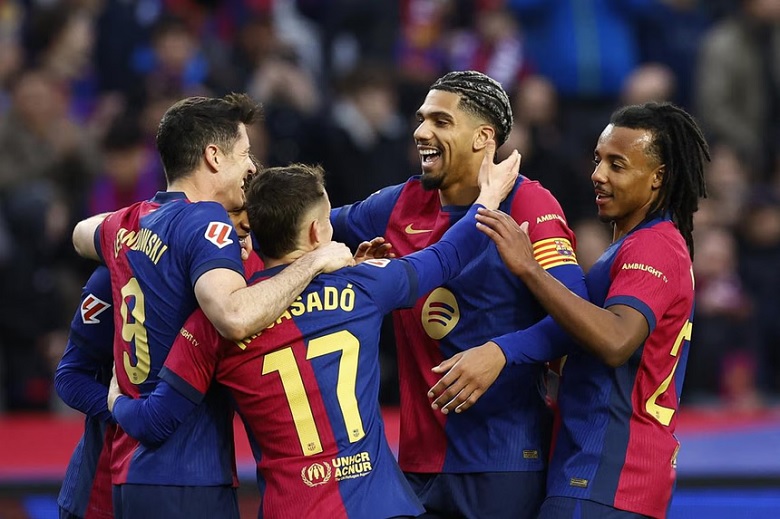 Barcelona cân bằng kỷ lục 65 năm của kình địch Real Madrid - Ảnh 1