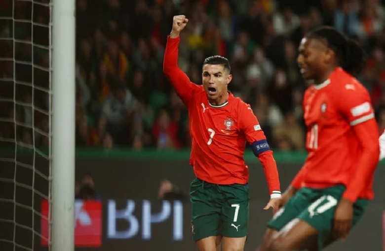 Ronaldo nhận kỷ lục Guinness trước khi giúp Bồ Đào Nha vào bán kết Nations League - Ảnh 1