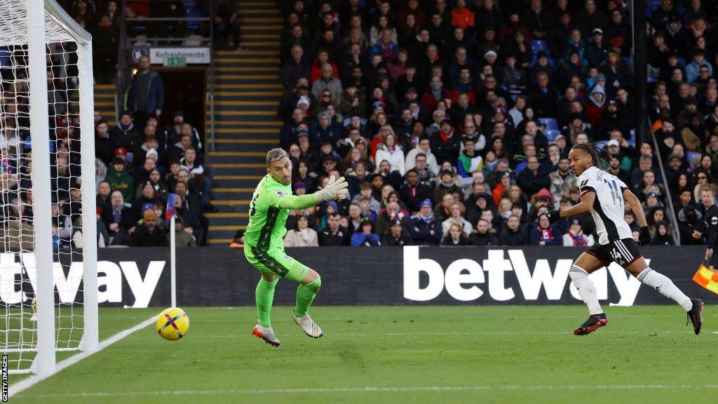 Kết quả bóng đá hôm nay tối 29/3: Crystal Palace hủy diệt Fulham - Ảnh 1
