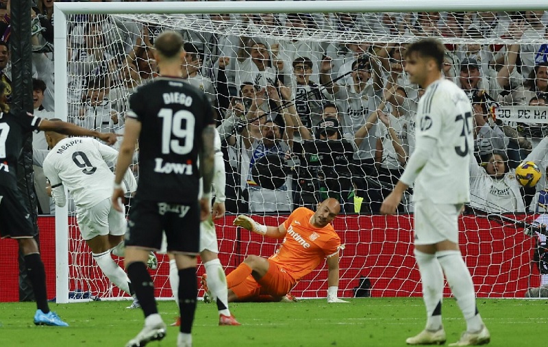 Mbappe cân bằng thành tích của Ronaldo - Ảnh 1