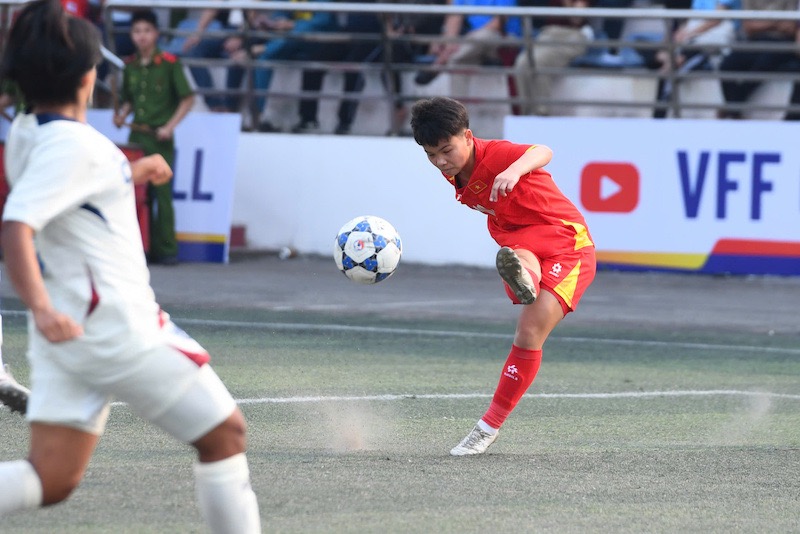 Kết quả bóng đá hôm nay tối 3/4: U17 nữ Việt Nam thắng U17 nữ Thái Lan - Ảnh 1